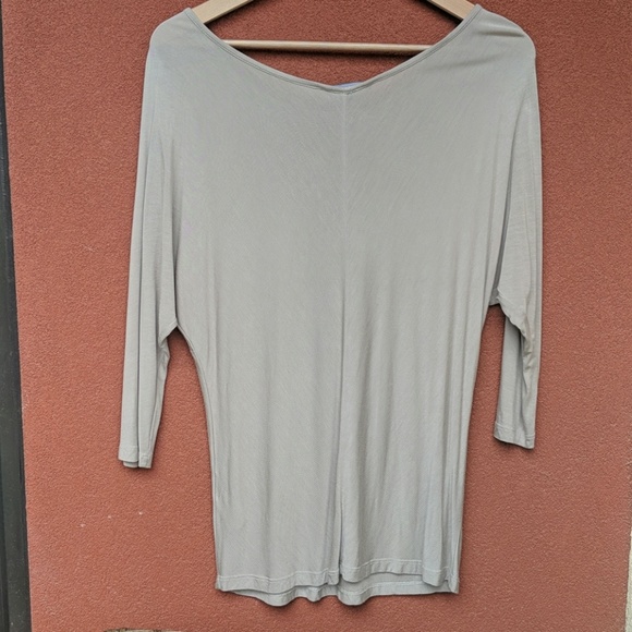 MVNG SALE!🎈🎈 Vince top - Picture 3 of 4